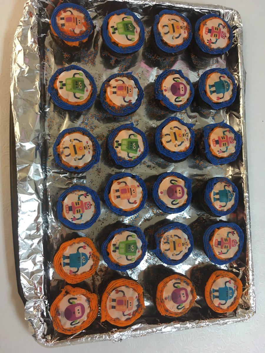 team8487's tweet image. Our kickoff is better than yours! 🤪
#robotcupcakes #FTC2018kickoff
