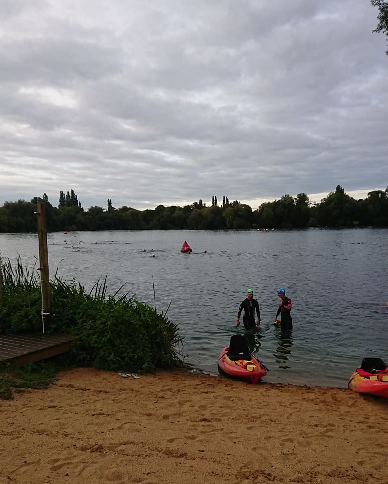AlisonAmeb's tweet photo. Triathlon training day started with a swim lesson @sheppertonswim with #thelakewhisperer @SwimLabUK followed by transition training with Mark Sim @FIT_theguys #trilife #triathlontraining #sheppertonopenwaterswim #freshimagetraining #transitiontraining #swimlab https://t.co/XYRfs9SkKM