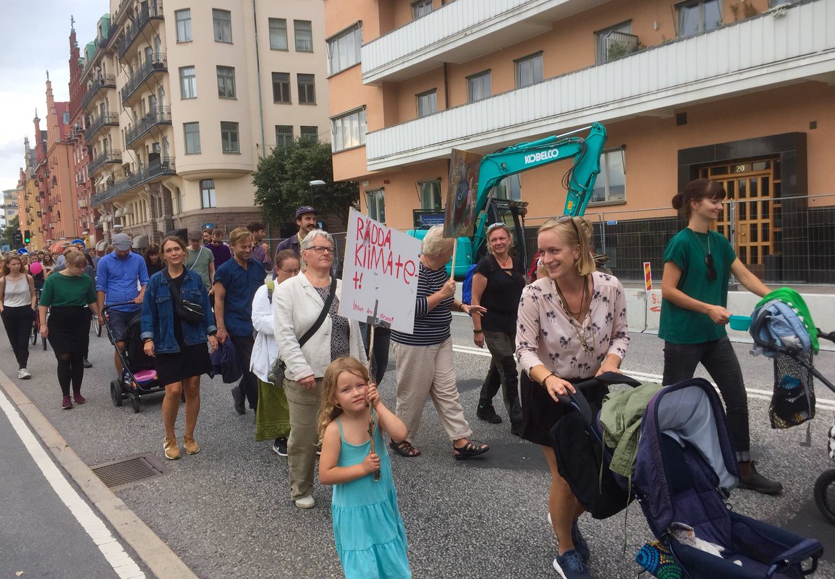 KlimatSverige's tweet photo. #RiseForClimate Stockholm, Sweden #ClimateMarchSE 8 september 2018 #ProtectOurWinters @350 @billmckibben @FossilFreeSWE @greenpeaceSE @GretaThunberg @naturskyddsf https://t.co/PhouPcIplw