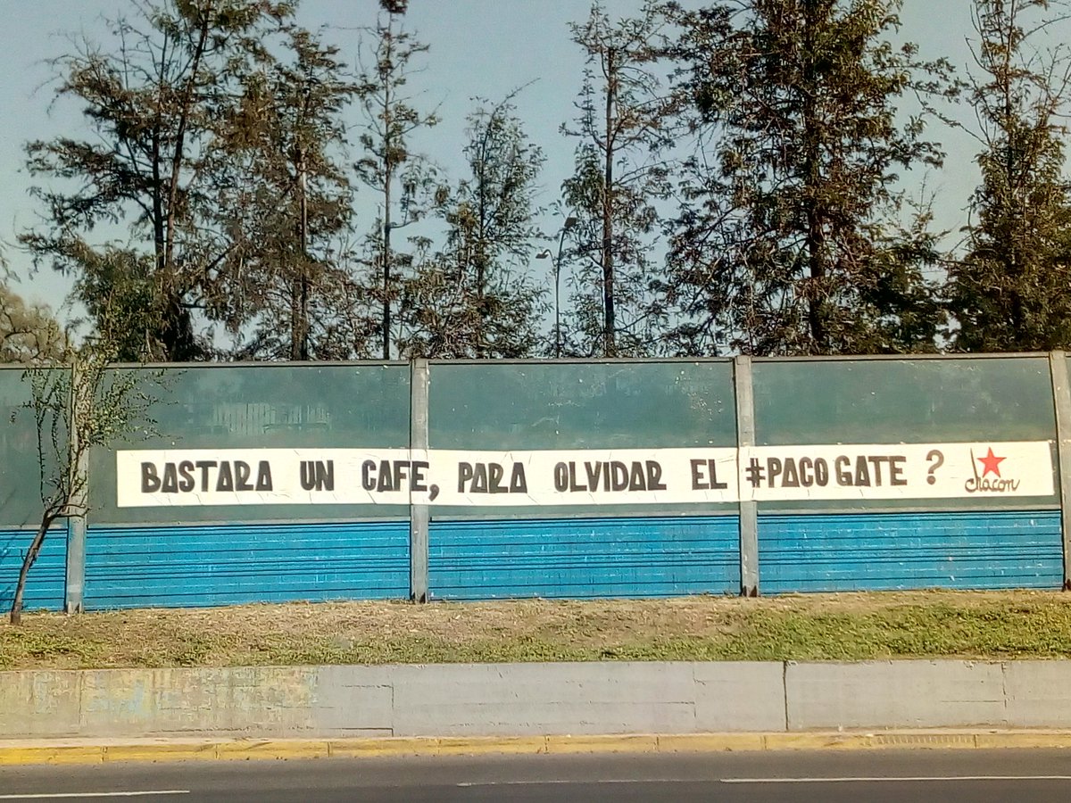 brigadachacon's tweet photo. #pacolate a propósito de esa "ingeniosa" idea de la sociedad carabineros/Starbucks,se nos viene esta duda https://t.co/UMhlYwWUK4