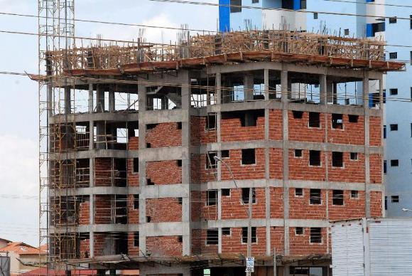revistavoto's tweet photo. Índice Nacional da Construção Civil (Sinapi), calculado pelo #IBGE, registrou inflação de 0,36% contra 0,52% de julho. #Sinapi acumula 3,02% no ano e 4,15% em 12 meses. Custo da construção por metro quadrado passou de R$ 1.095,09 em julho para R$ 1.099,01 em agosto. Foto #ABr https://t.co/jUAUOOowLO