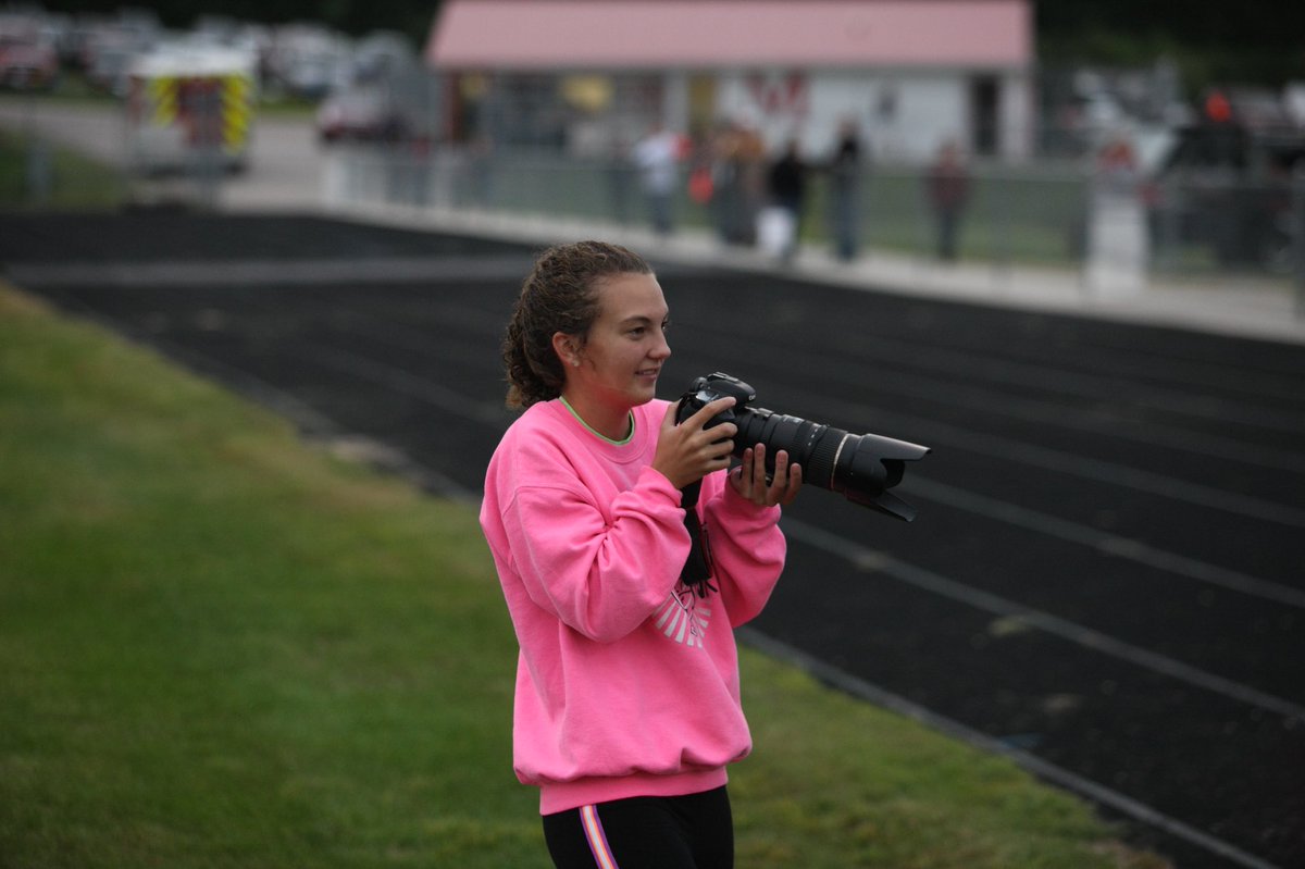 Jtsideshots's tweet image. Had year book staff ask about using photos I took, told them I’d rather help them get some images of Thier own to use! Turned 1 of them loose last night w some gear, can’t wait to see some photos. @mpsdragons @rach_m_jackson @mpsdragons #spreadingtheknowledge