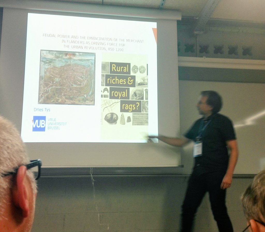 MERC_Hub's tweet photo. #MERC president @dries_tys explains merchant emancipation as the driving force for the urban revolution in Flanders, AD850-1200 at #s510 #EAA2018 #ReflectingFutures
Already published in Frans Theuws' festschrift 'Rural richess and royal rags?' #medievaltwitter @SocMedArch https://t.co/LU7yLgKQEg