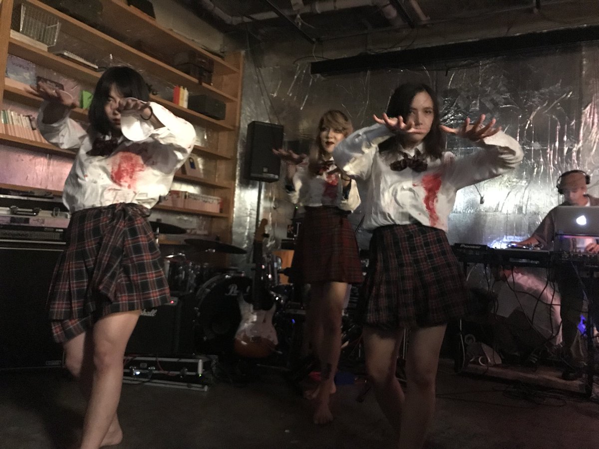 SmappaGroup's tweet photo. 迫力のダンスパフォーマンスも見られる!それが #NEONPOOL
バーニラバニラッって音楽の中に組み込まれるのが流石歌舞伎町イベント!
#青山礼満 https://t.co/hB4z8PL9Qr