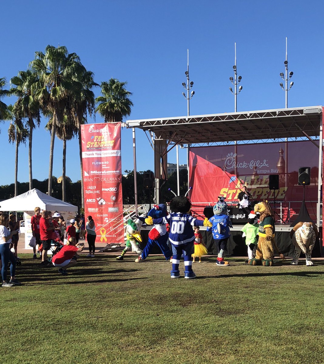 ThunderBugTBL's tweet photo. Had a great time at @MyCurtisHixon at the @ChickfilA #FallStampede benefiting the #childrenscancercenter ! The mascot race was a great way to start my day! Congrats to my new friend Bella for winning the race!!! >:) #EatMoreChikin #mascotrace https://t.co/xt2mjFnFmw