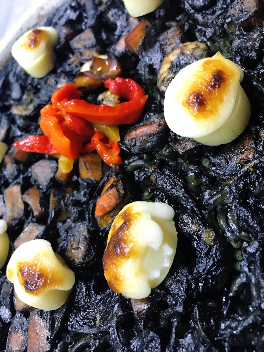 LaPepaArrozBar's tweet photo. #felizsabado #fidegua #fideguanegra #fideguadechocosensutinta con #AliOli graten #fideguafuriosa #cadiz #cadizfood #lapepa https://t.co/Ql51ySGq4p