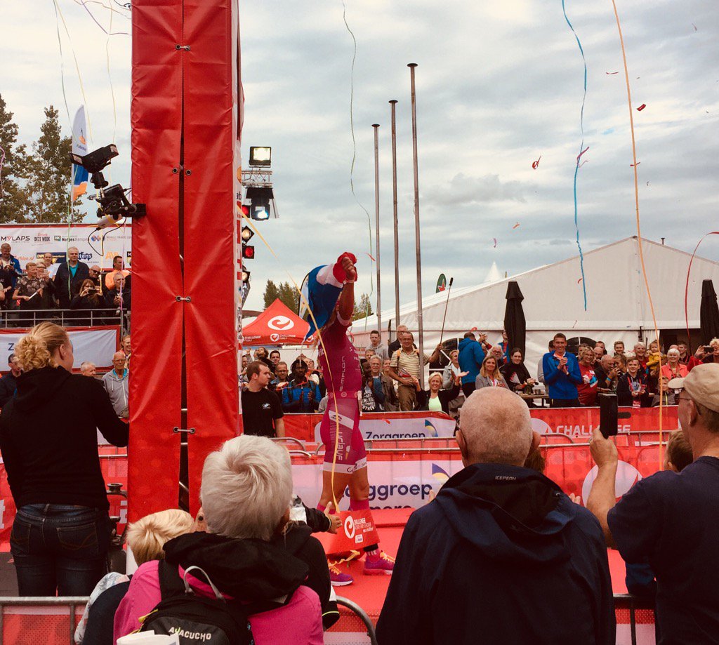 ftdejonge's tweet photo. Yvonne van Vlerken als snelste vrouw in vol stadion bij triatlon Almere. Wat een gaaf evenement is het toch #CAA18 https://t.co/dXKICChYmb