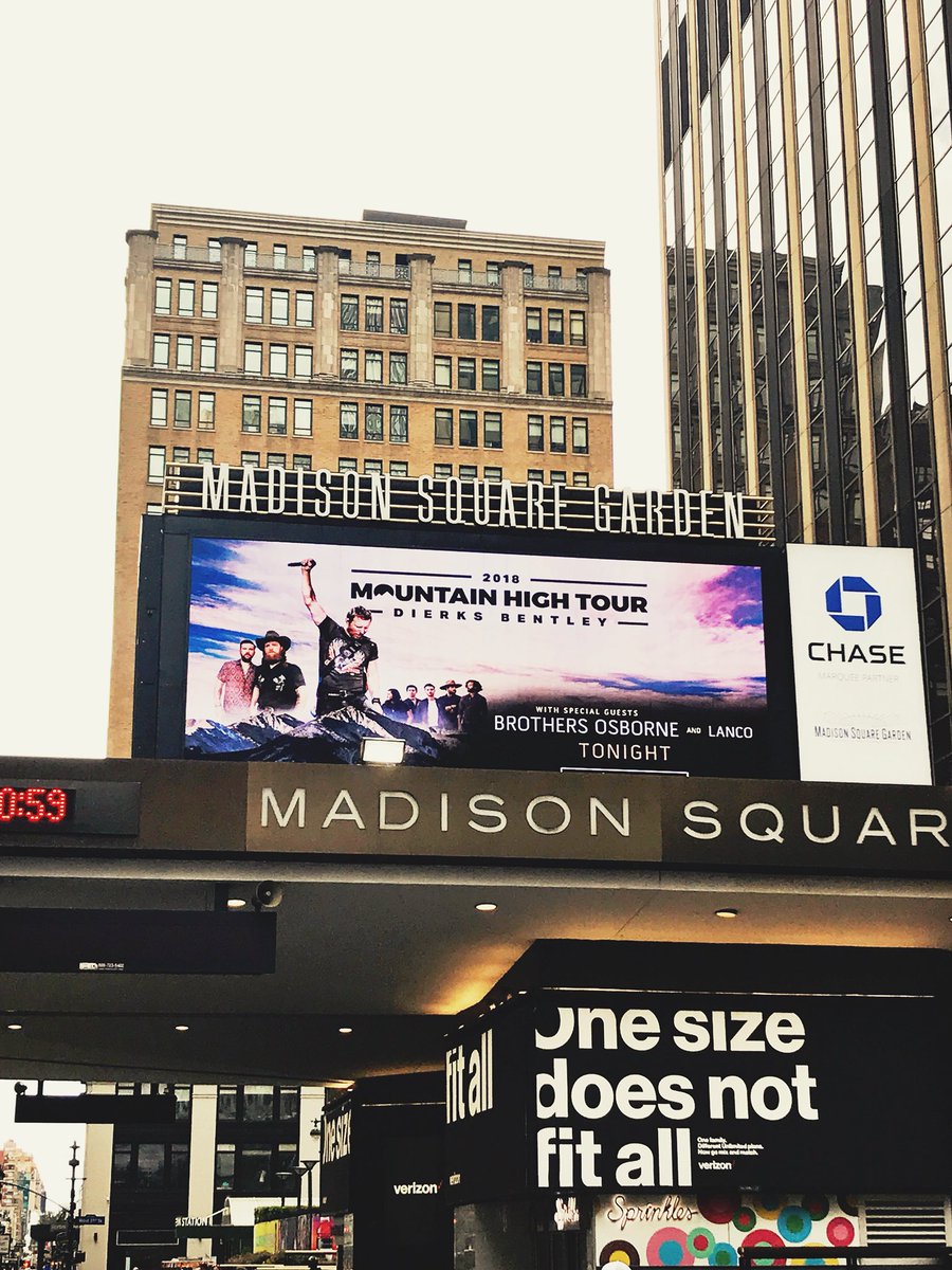 brothersosborne's tweet image. Honored to play @TheGarden tonight with @DierksBentley and @LancoMusic ✌🏼