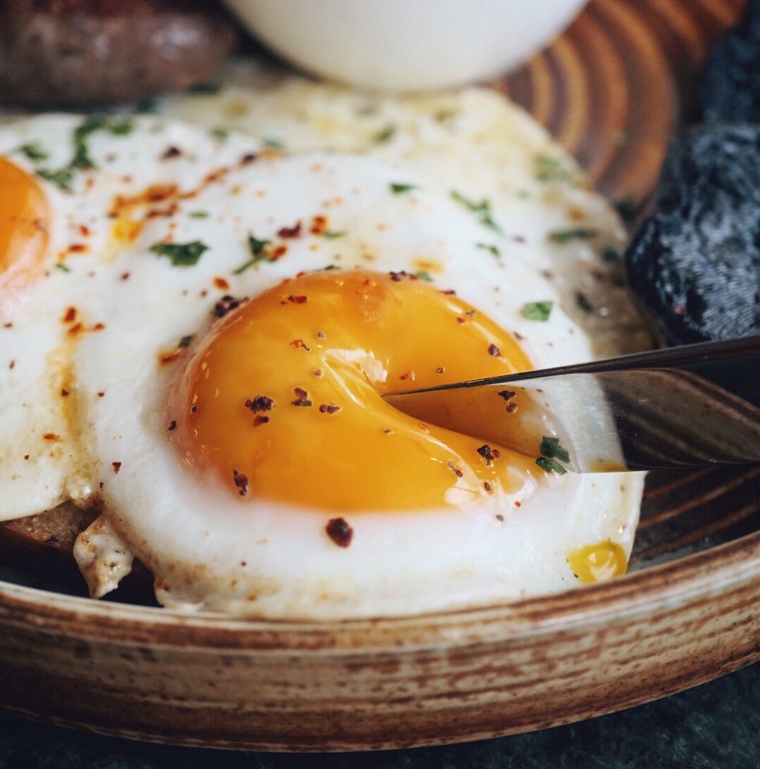 That moment you waited for all week 😍🍳 #yolkporn #yosmalondon #turkishfood #breakfast #turkishbreakfast #london #londonfood #londonbreakfast #thisislondon