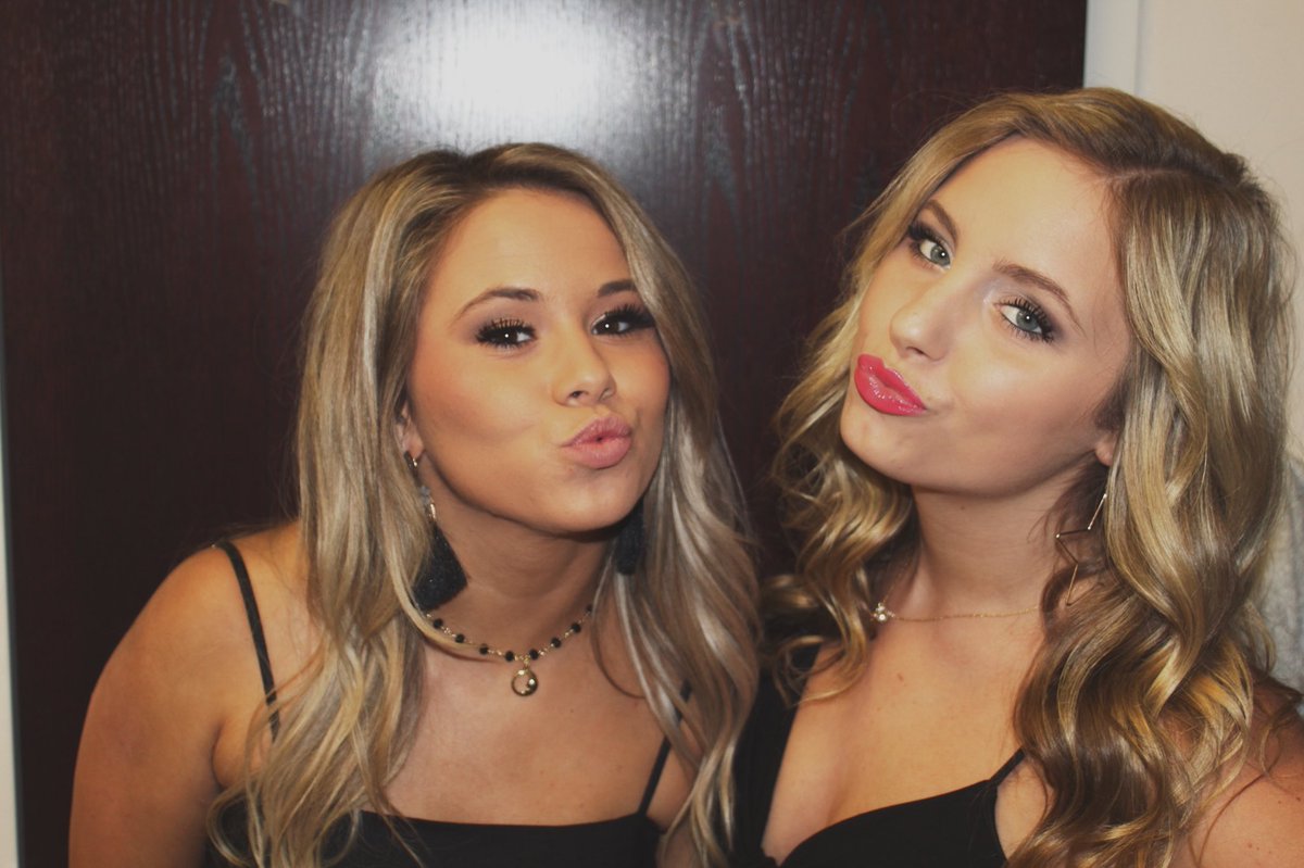 hadley_22's tweet photo. me and Lo are sooooo ready for bid day 🤩 #prefnight https://t.co/uGe5D0IFhh