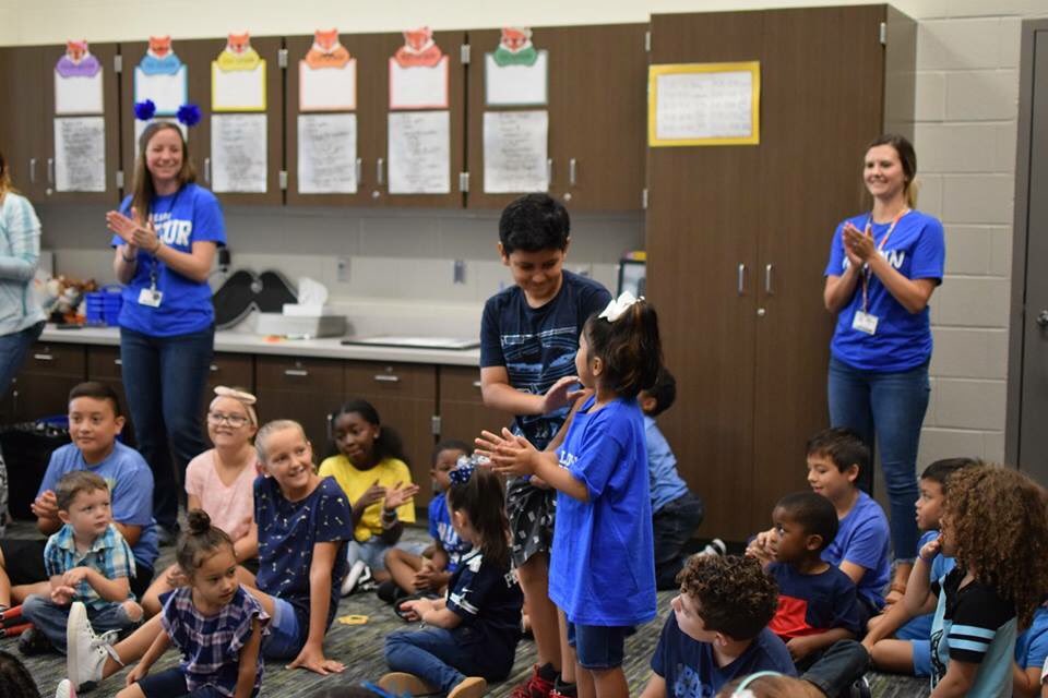 MrsMViana's tweet photo. We are the Willow Grove! We stand for OPTIMISM -We believe wonderful things can and will happen! 💙💙💙 #wearewillow #weareblue #weareoptimistic #wearegroves #rcainspired #HumbleISDJOY #setthestagetoengage #humblejoy @mrronclark_ @kimbearden @brianpeters64 https://t.co/Rpb8maBcdd