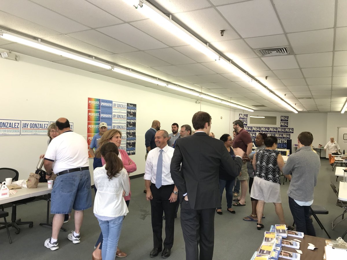 JessMADems's tweet photo. Having a blast in Springfield with volunteers. Time to help @elizabethforma and @massdems up and down the ballot win big in November. #mapoli #TeamWarrenKnocks https://t.co/b8YZn0GH06