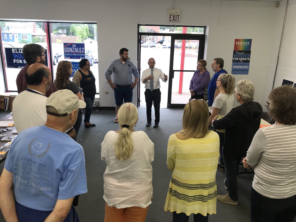 JessMADems's tweet photo. Having a blast in Springfield with volunteers. Time to help @elizabethforma and @massdems up and down the ballot win big in November. #mapoli #TeamWarrenKnocks https://t.co/b8YZn0GH06