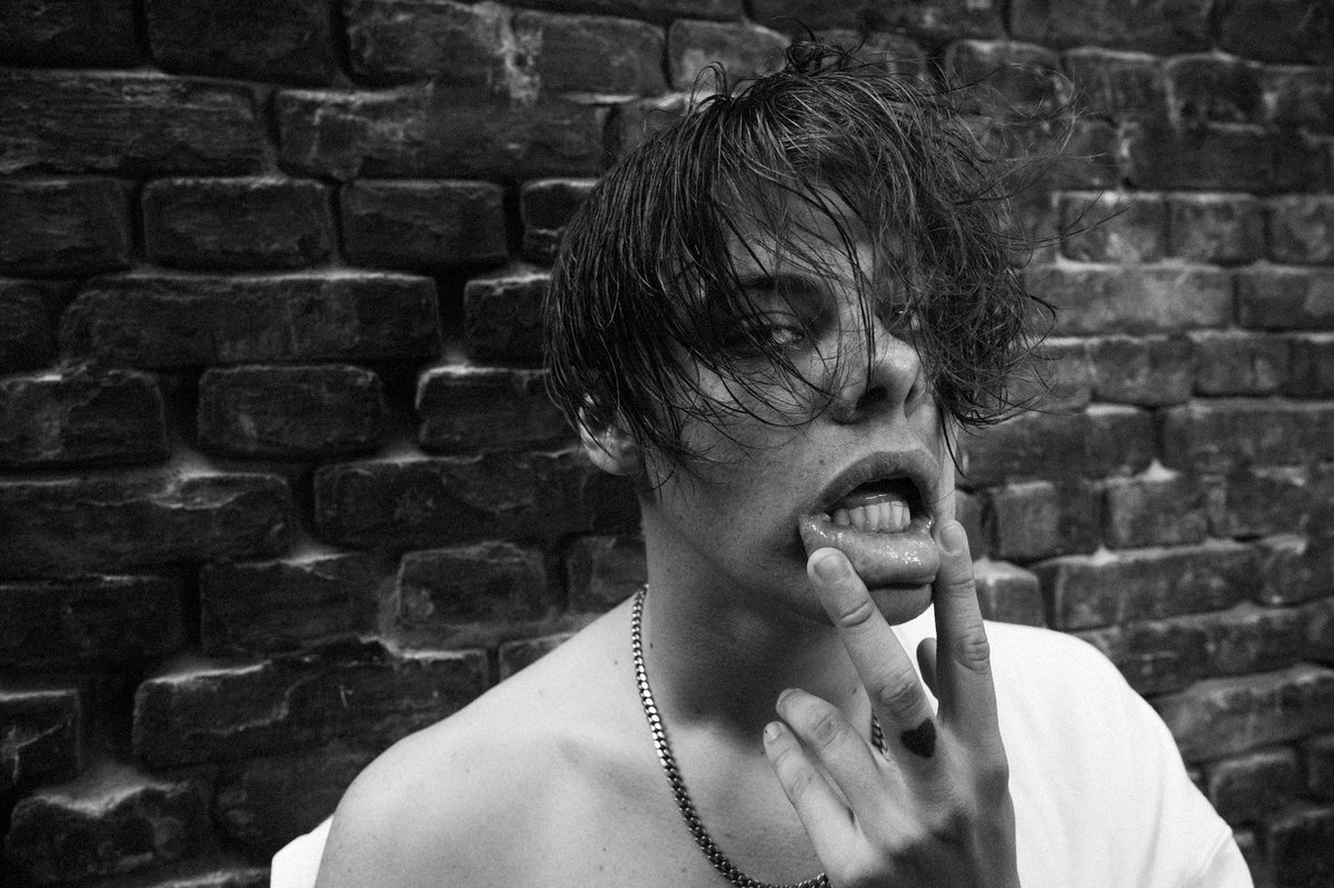 yungblud smoking cigarettes @yungblud (fake cigarette btw tiktok pls dont block! X) #yungblud #yungbludarmy #blackheartsclub #fakecigarette QFZMTVU Yungblud Poster Canvas Prints