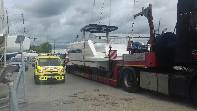 abnormal_loads's tweet photo. Another @SotonBoatShow boat safely escorted into #HamblePoint this morning. #AbnormalLoad https://t.co/WsEOZQJ5Yf
