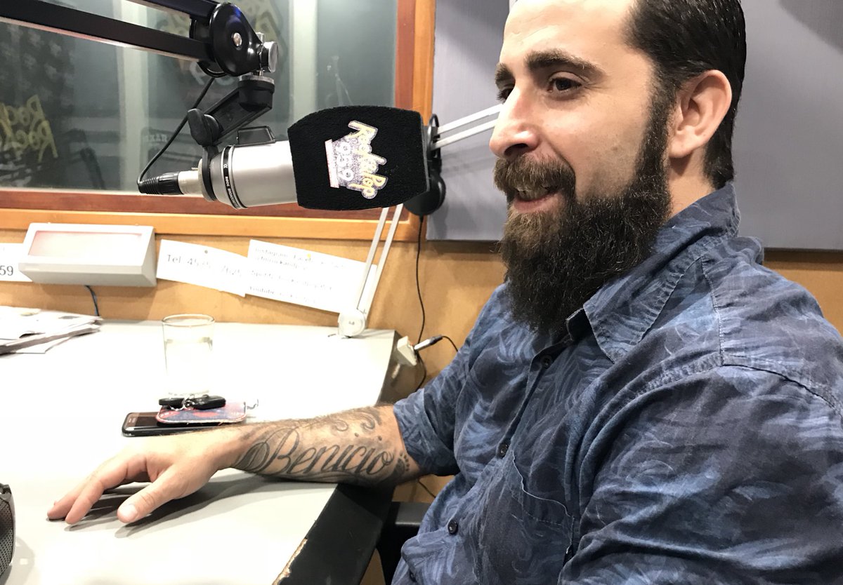fmrockandpop's tweet photo. Nos visita en #PQNPS el chef #CookGrimaldi con su nuevo libro bajo el brazo #RockEnLaCocina🤘🏼🥩🧀🥙
#RockAndPop 🎧 https://t.co/y7V8aLMR2Z https://t.co/gx5Q0CEovJ