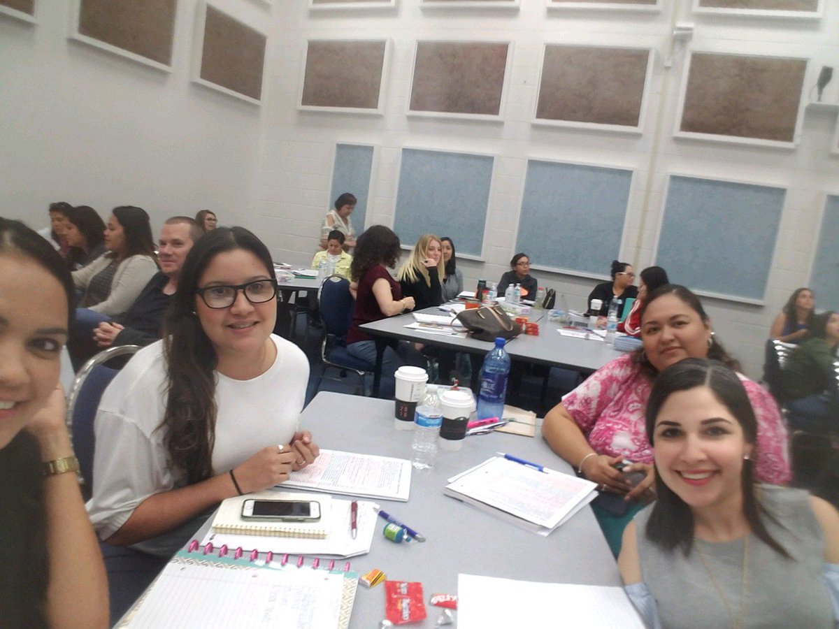 Lory_gv's tweet photo. Learning new strategies at the revising and editing training with @WritingDoctor4 @mjherrera705 @csaldivar76 #jacksonelementary #4thgrade #writing https://t.co/4LnCiA1Y7y