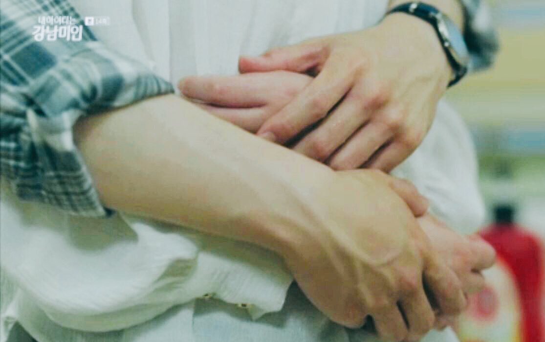 _aurorarain_'s tweet photo. I can’t stop swooning over them and their adorableness. This back hug is love. Literally everything about them makes you feel giddy. 😍😍

#MyIDisGangnamBeauty #ImSooHyang #ChaEunWoo https://t.co/K3sz3pqn8M