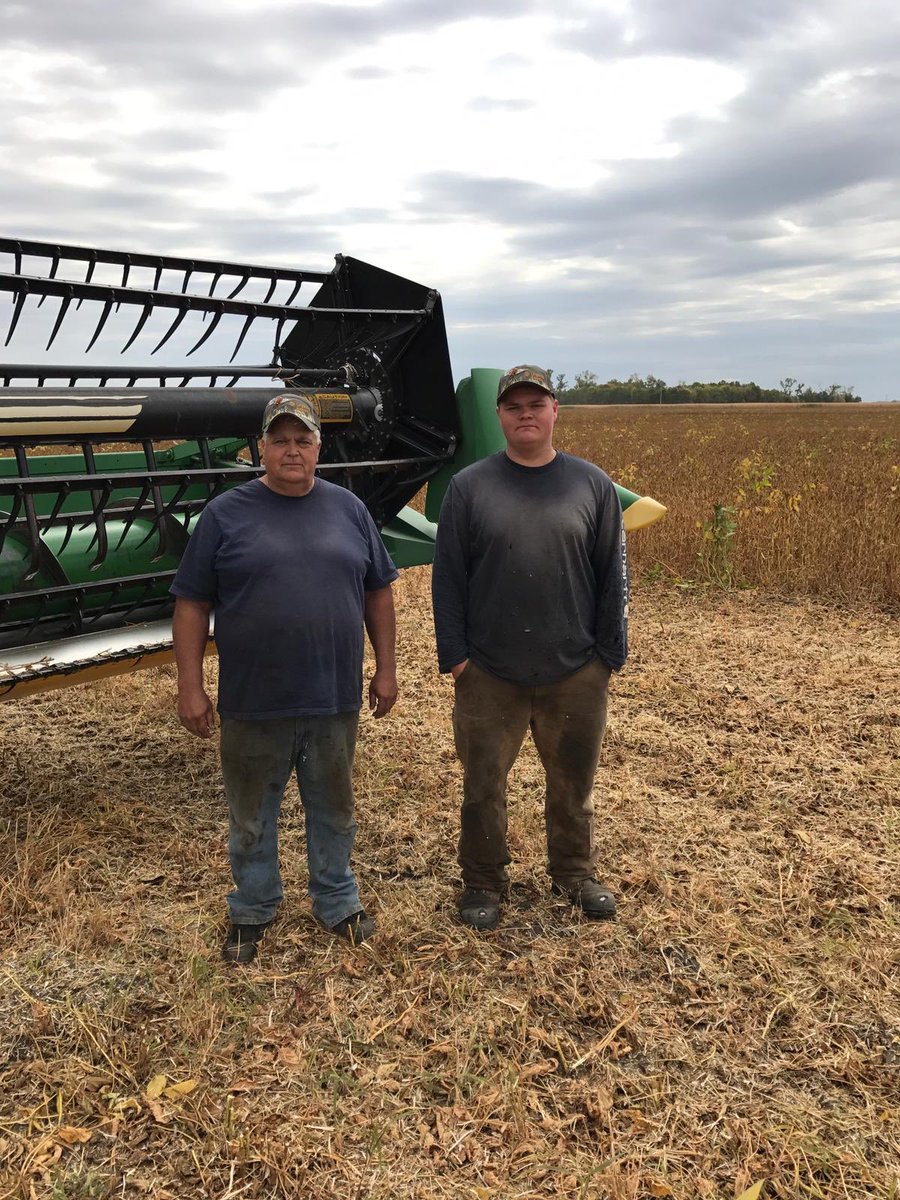 SevitaWest's tweet photo. Loyal Legend Seeds customers like the Hennan family are why we are in the soybean business. Our success begins with theirs. Thanks for the business! #Pro2525 #consistency #fieldmeal https://t.co/EhsqdMuJ4G