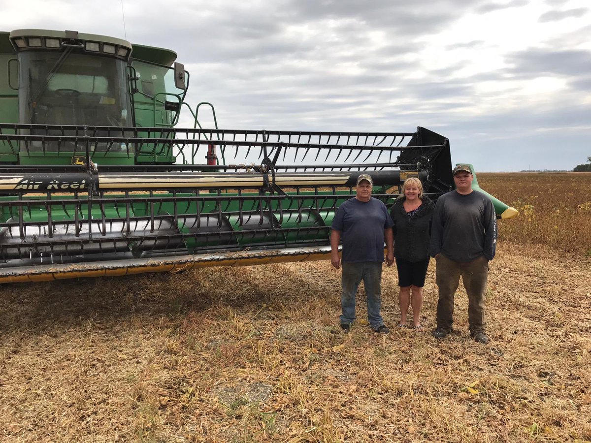 SevitaWest's tweet photo. Loyal Legend Seeds customers like the Hennan family are why we are in the soybean business. Our success begins with theirs. Thanks for the business! #Pro2525 #consistency #fieldmeal https://t.co/EhsqdMuJ4G