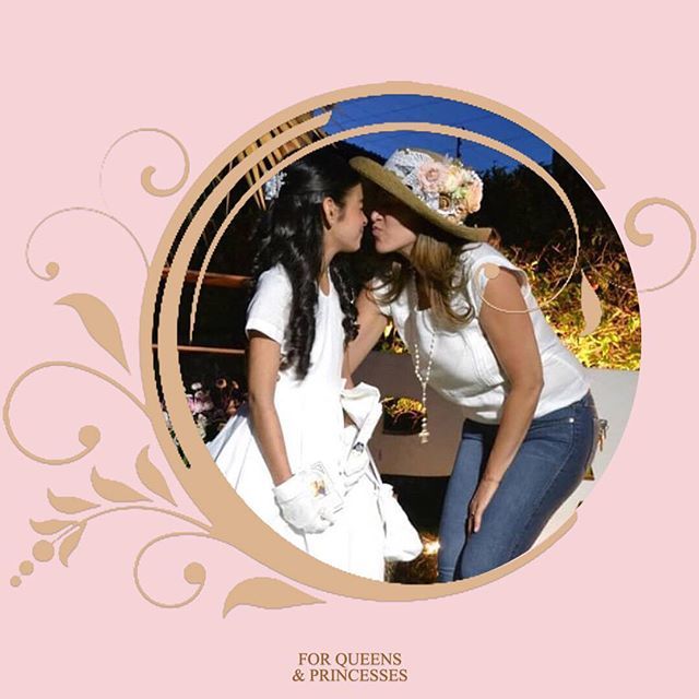 fqap13's tweet photo. Los recuerdos son una forma de aferrarte a las cosas que amas, las cosas que eres, las cosas que no quieres perder! 💝✨
#FQAP #recuerdos #amor #comunion #tocado #love #fashionmom #fashiongirl #chic #accessories #glam https://t.co/zhwy6BT3zp