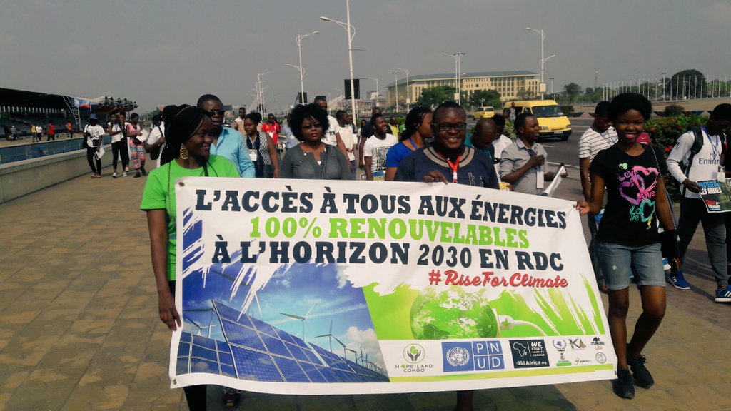 Hlcasbl's tweet photo. #RiseForClimate #MJERDC les jeunes s'engagents #MondeSansEnergieFossile #EnagerPourLesClimat #ClimateAction marche de soutient aux #EnergieRenouvelablePourTous #RDCongolais https://t.co/SV4gWhIDyu
