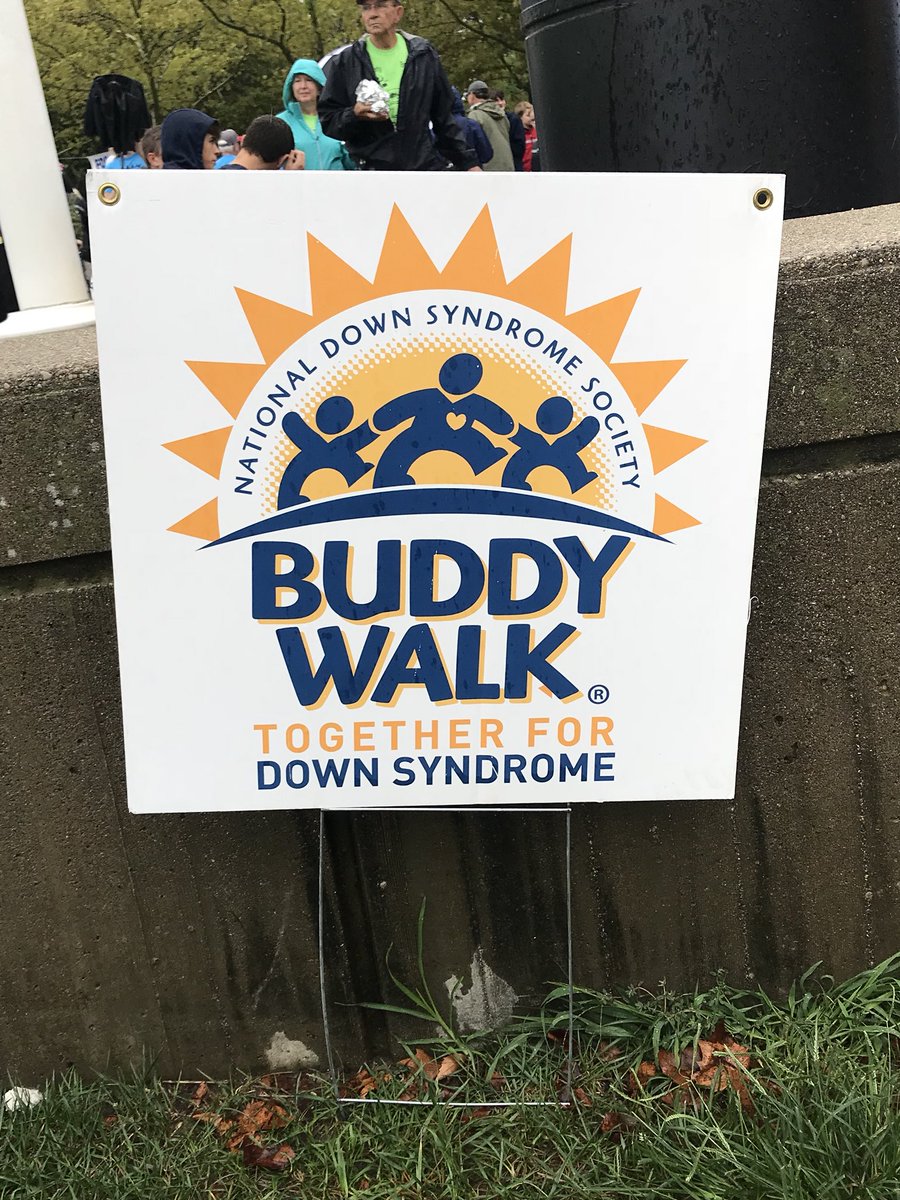 lizfolewis's tweet photo. Celebrating my EXTRAordinary buddies at the Buddy Walk! 💙💛 #DSAGC #buddywalk #WEareFHSD @goMercerEagles https://t.co/U8eVg9Fgoc