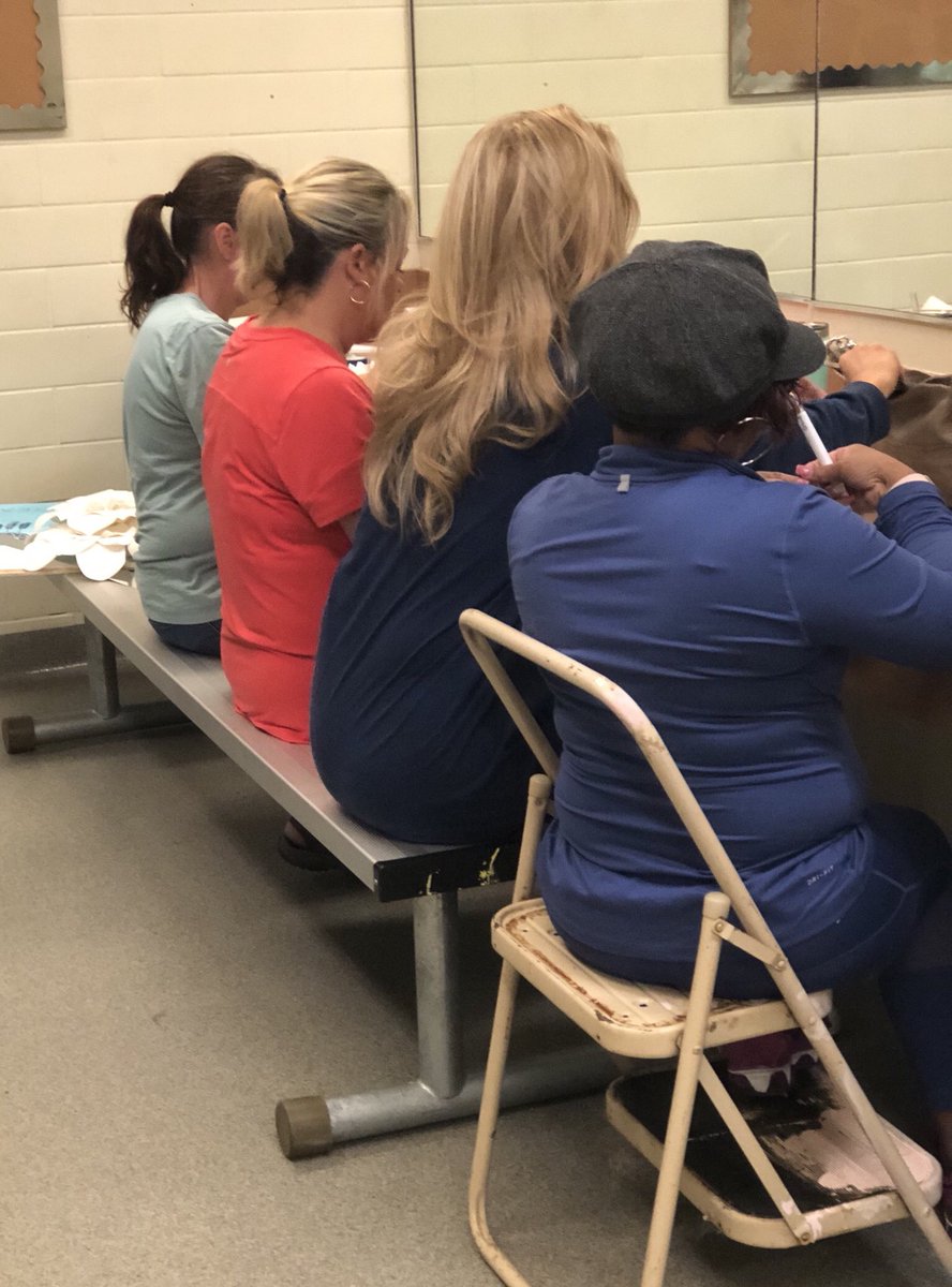 ldbell_cheer's tweet photo. Parents are working hard this morning, decorating the locker room for Homecoming ๐๐๐ #BellCheer #Hoco2018 https://t.co/ag3jNgg9EE