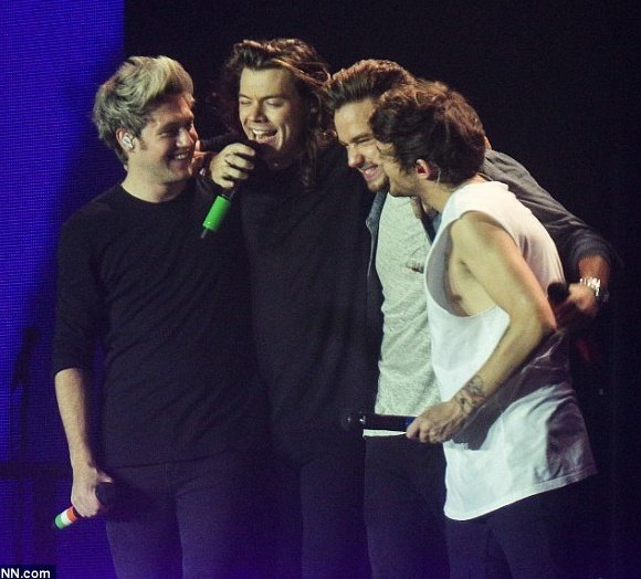 1d__universe's tweet image. It's 1000 days since this and I'm still here !
RT if you're too !!
#1000DaysWithout1D