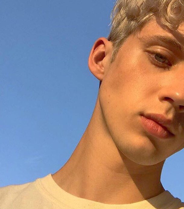 MegaStarOfTweet's tweet photo. Thanks to this amazing bro @troyesivan for having made such a masterpiece with his last music I blissing out listening to his music 🎶 my favorite song of the moment is definitely this this !😍😍😍 #Bloomalbum #targetedition https://t.co/9iCvjIPoUR