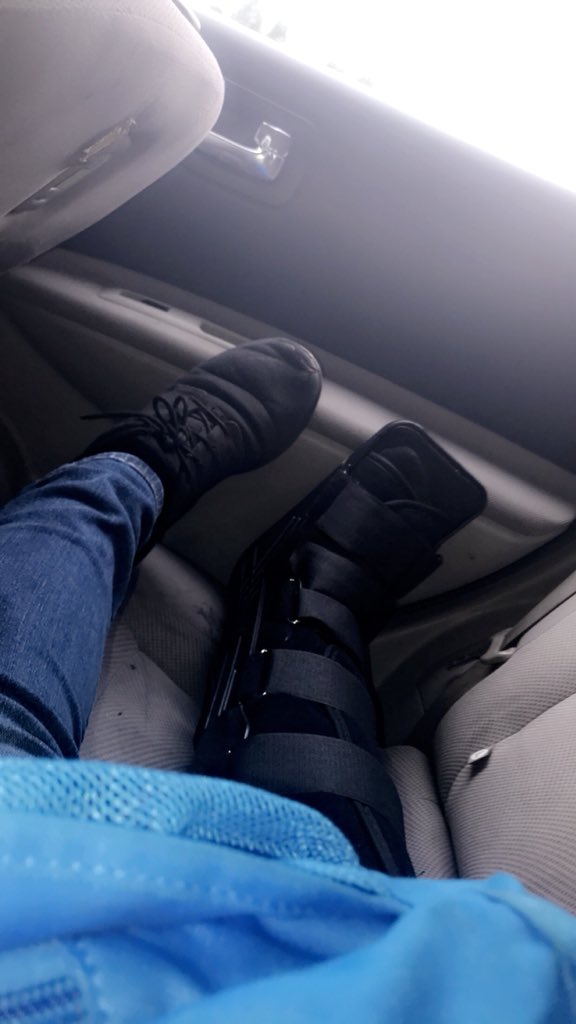 kinggillies's tweet photo. @IanBohen Did they give you a new shoe? Lmfao I got one🙄😂 https://t.co/8zPvVqdoar