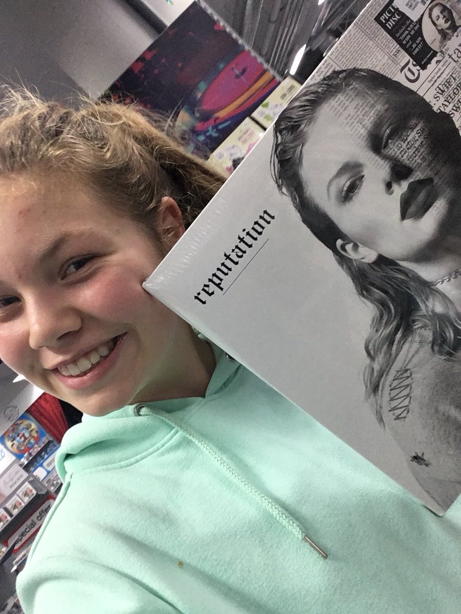 LoisSwiftie's tweet photo. Well well well look what taylor Swift let me do @taylornation13 https://t.co/O0u9JH2aFs