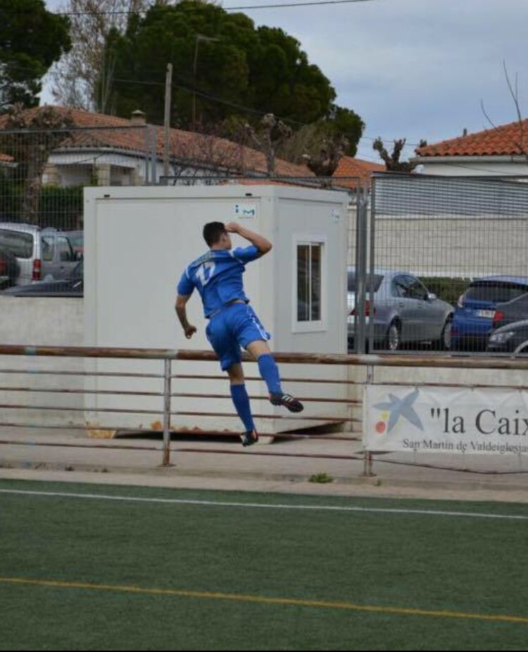 ATVALDE's tweet photo. Comunicado Oficial: 
JULIO FICHADO el club y el jugador han llegado a un acuerdo para la temporada 2018/19, Esperamos que puedas celebrar muchos goles de nuevo, ENHORABUENA CRACK https://t.co/WTIpXrVYPU