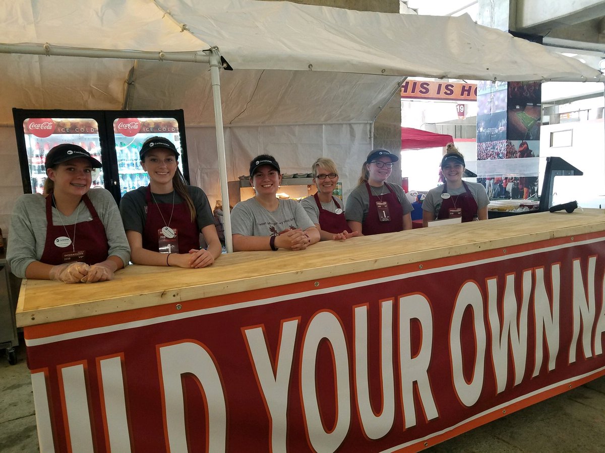 VolleyballEmhs's tweet photo. Come build your own nachos today at the Tech game with the Lady Mustang today!!! #GoMustangs #FUNdraisers #TogetherWeCan @EMHSMustangs @MarkMiear https://t.co/JGMAQcLLNP