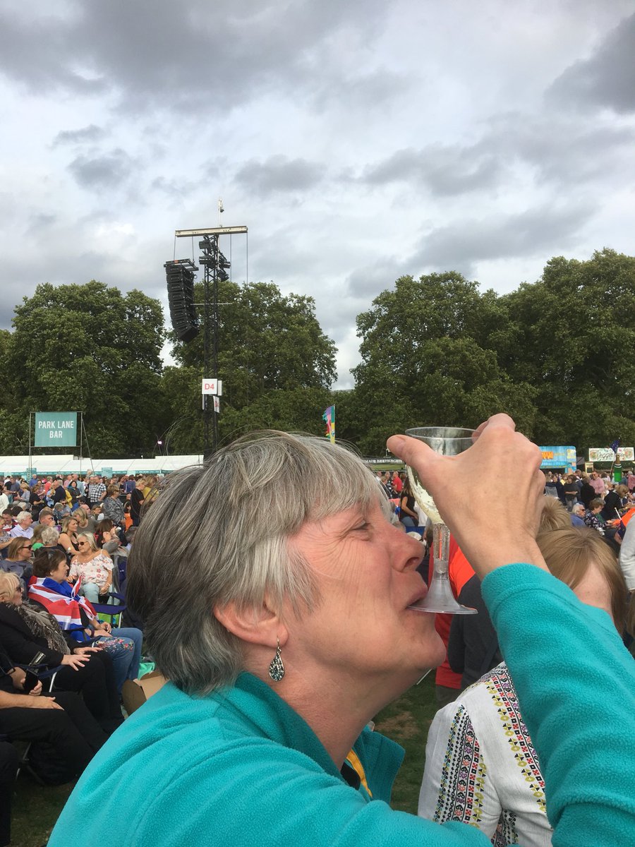 Karen74066296's tweet photo. Bracknell &amp;Ascot Rock Choir  #ImRockingTheProms https://t.co/yq7cU3yV2q