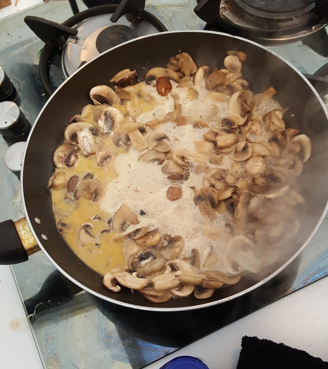 Dungarvan Brewing Company (@dungarvanbrewco) on Twitter photo Oh wow.. mushrooms cooked in Black Rock and cream with smoked <a href="/KnockanoreFarm/">Knockanore Cheese</a> cheddar on a <a href="/walshsbakehouse/">Walsh's Bakehouse</a> blaa... serious food the #WaterfordWay ๐๐ป๐ง๐ Oh wow.. mushrooms cooked in Black Rock and cream with smoked <a href="/KnockanoreFarm/">Knockanore Cheese</a> cheddar on a <a href="/walshsbakehouse/">Walsh's Bakehouse</a> blaa... serious food the #WaterfordWay ๐๐ป๐ง๐