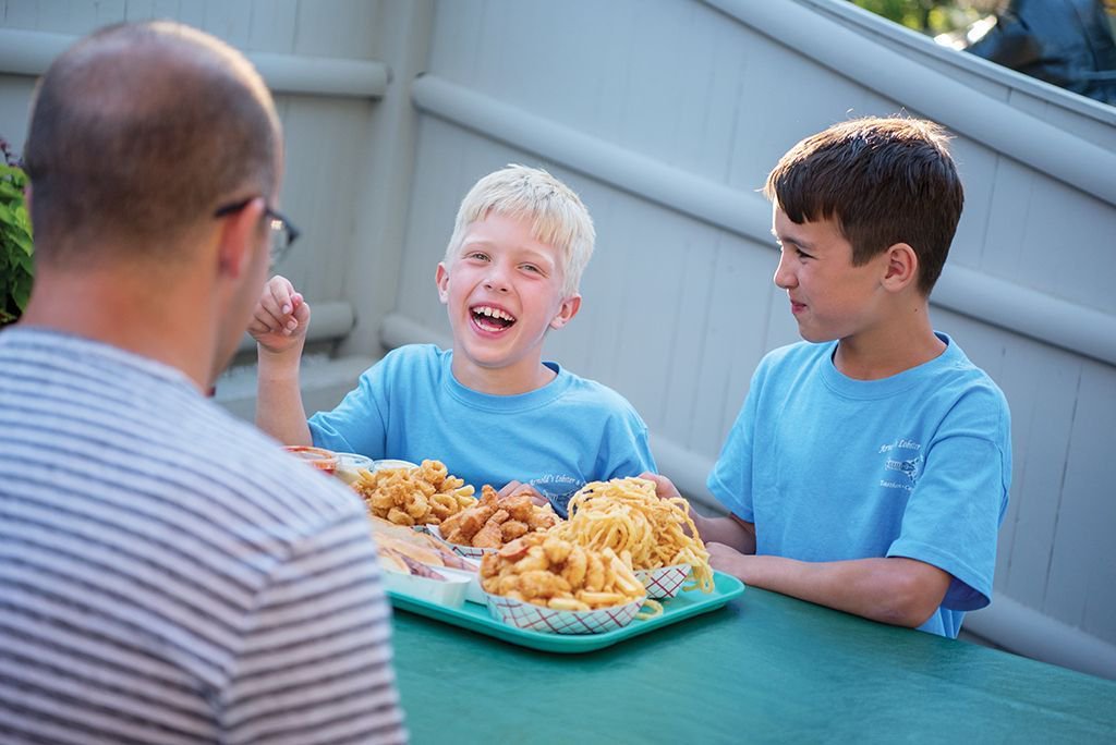 CapeCodLife's tweet photo. Clam connoisseurs rejoice! Here's a list of seafood spots on the Cape you have to hit https://t.co/92khrMlYmy
.
#capecod #capecodrestaurants #seafood #clams #clamshack #capecoddining https://t.co/SbSBhfJerd