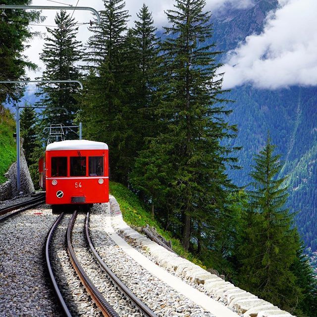 Train 🚂 in the mountain ⛰ .
.
.
.
#trainspotting #train #nature #fauna #mountain #montagne #alpes #feelthealps #sight #montblanc #voyageenfrance #chamonix ift.tt/2NYTZS7