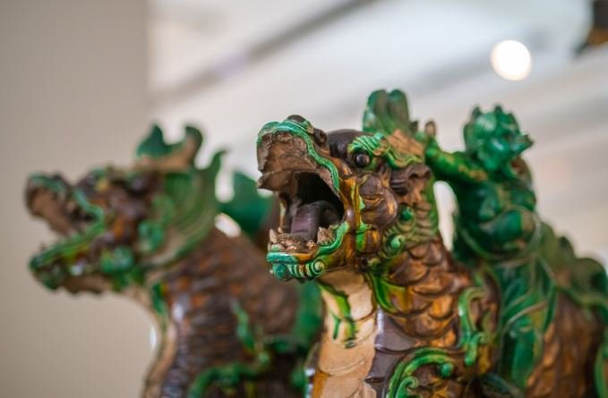 Sothebys's tweet image. Our #NYC galleries are now open and brimming with Chinese paintings and works of art in advance of the upcoming #AsiaWeek auctions. Swing by this weekend to see the dazzling array of ceramics, bronzes, paintings and more on view! #SothebysAsianArt bit.ly/2Nt7ts6