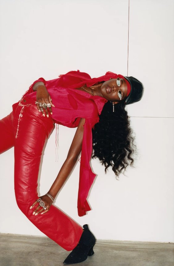 Red hot ❤️ @telfarglobal for @i_d magazine
Photography: @tylersphotos
Styling: #AvenaGallagher 
Hair: @thewallgroup
Makeup: @marcelogutierrez
Talent: <a href="/oyinda/">(∪｡∪)｡｡｡( ु⁎ᴗ_ᴗ⁎)ु.｡oO ꒰◍ᐡᐤᐡ◍꒱ᐝ.∗̥✩⁺˚⑅</a>