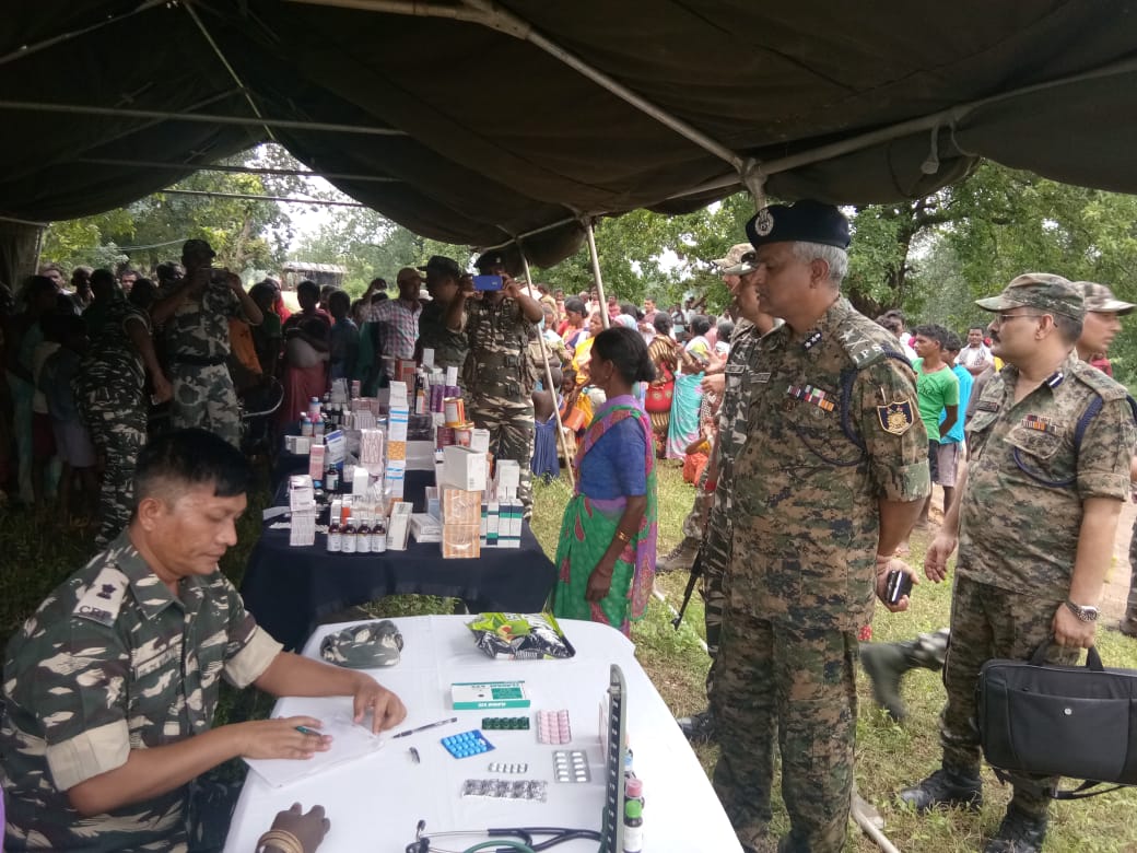 Lathkar_IPS's tweet photo. A Medical Camp for 2 days organized by 112 Bn #CRPF in the medically obscure Village #Karamdih of #Latehar District  #Jharkhand - 

A much needed breather rendering emergent health relief to more than 150 needy villagers suffering from diverse ailments.
#IntheServiceofMotherland https://t.co/Z5LEcSG7V9