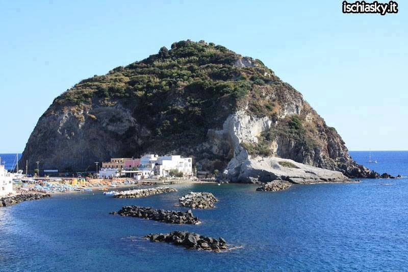 ischiasky's tweet photo. Luoghi Simbolo dell'Isola d'Ischia -Il Borgo di Sant'Angelo - https://t.co/e1oNRz9KKm https://t.co/KDYSbZ2QGh