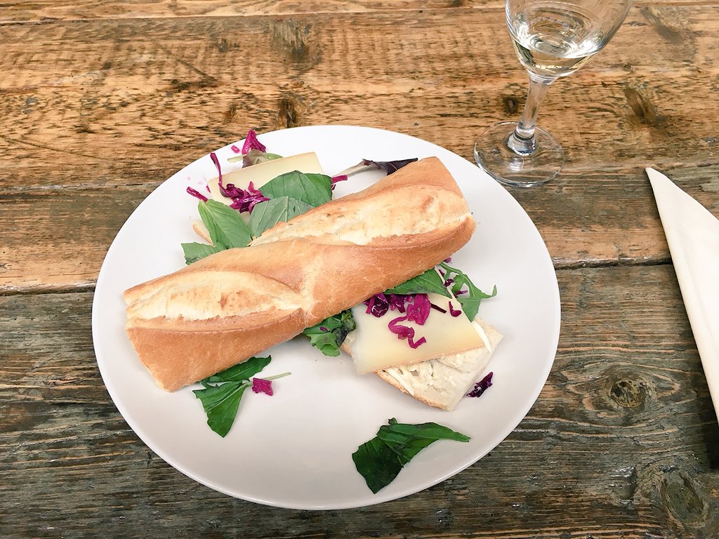 Na de Wognum wandeling door naar Wijngaard <a href="/Saalhof/">Wijngaard Saalhof</a> voor een leuke afsluiting van een geslaagd weekend #VisitMedemblik en omgeving 💚 dank voor de organisatie <a href="/WLKMbijMaaike/">Maaike Steltenpool</a> en gezelligheid <a href="/Wandelvrouw/">Wandelvrouw</a> <a href="/myfootprintsNL/">ivonne</a> en @MirreOpReis  #outdoorbloggersmedemblik