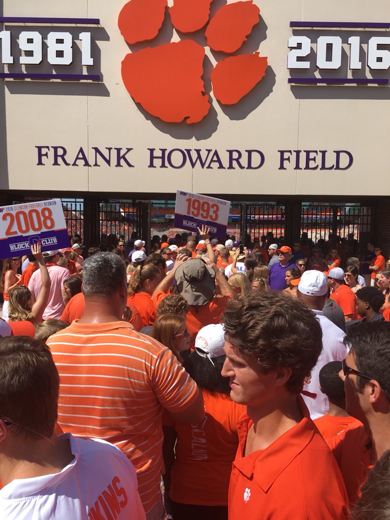 CS2SA's tweet photo. Last week Coach Rodney Blunt was the Honorary Captain for the Clemson vs. Furman game representing the 1993 team at their 25th reunion. Good luck tonight TIGERS! @winnersvchamps @DraytonFlorence
#CS2SA #DrugFreeDontTryMe #ALLin https://t.co/dVazKvyGfu