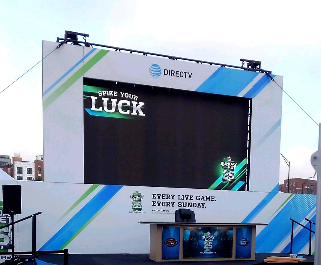 APLiveAV's tweet image. Our 4.8mm indoor/outdoor LED showing off how good it looks for outside events!
#4mmLED #outdoorLED #LEDexperts #bestLEDservice #eventplanners #eventprofs