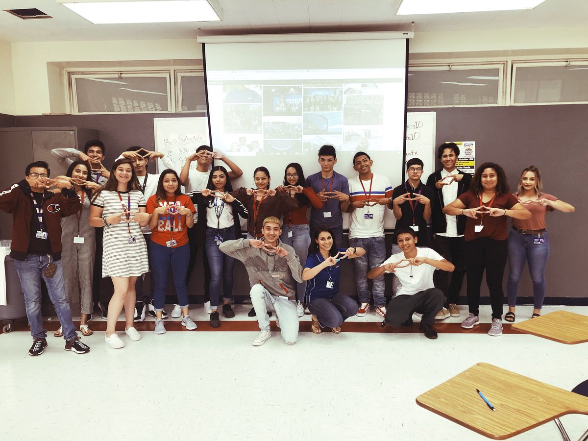 txdeca10's tweet photo. what a great day @BelAirHigh ! DECA Day was a great turnout as we inform students about DECA! Cant wait for a great year! https://t.co/0hlSNgKcPY