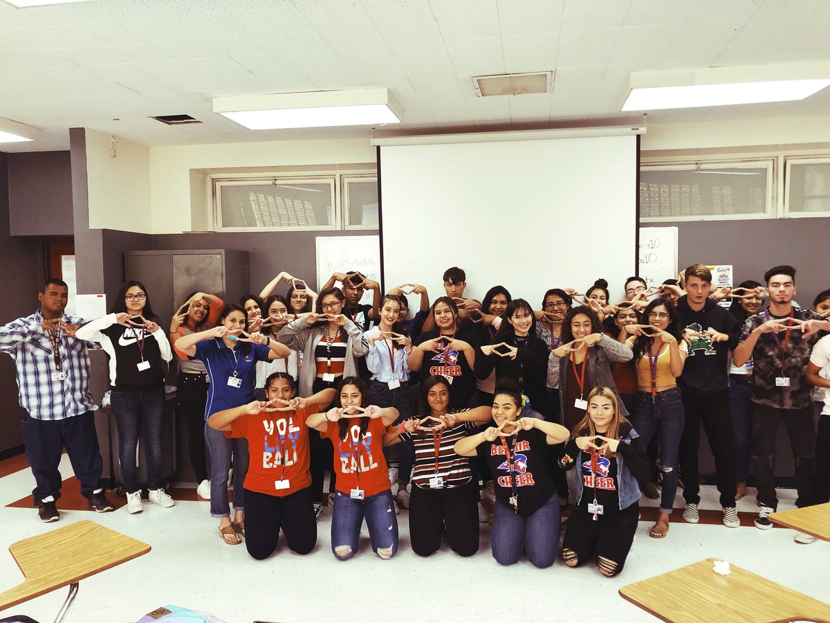 txdeca10's tweet photo. what a great day @BelAirHigh ! DECA Day was a great turnout as we inform students about DECA! Cant wait for a great year! https://t.co/0hlSNgKcPY