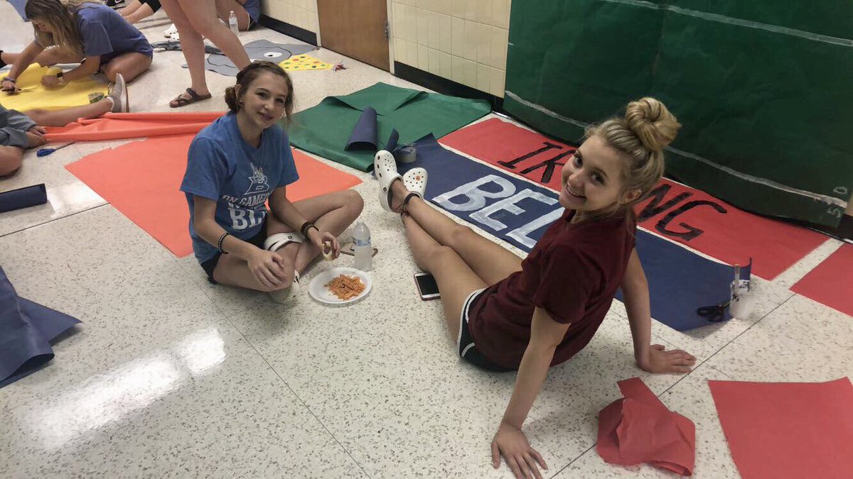 ldbell_cheer's tweet photo. The cheerleaders are painting signs for their Hoco hallโ this year is Circus theme #BellCheer #GoBlueRaiders https://t.co/ba5kMJsmQ0