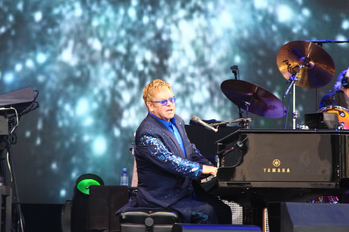 BigBoxTickets's tweet photo. Elton John could be on his last tour ever! Don't miss your chance to see him. We have deals on all his shows! https://t.co/SHFEQVXUpV
