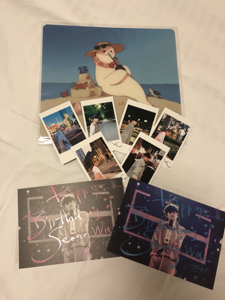 광고서폿특전
어제 자러 온 친구님이 갖다주심
포스터는 너무 커서 안들고 오셨으니 가지러 가야하지만 너무 이쁜거 아니냐구요 ㅠㅜㅜㅜㅜㅜㅜ
스탭님들 수고하셨습니다!!

広告サポート特典受け取りました❤️
<a href="/twenty4_OSW/">스물넷 너에게</a>  <a href="/summer_star_ong/">옹성우 서포터즈•여름별✨</a>